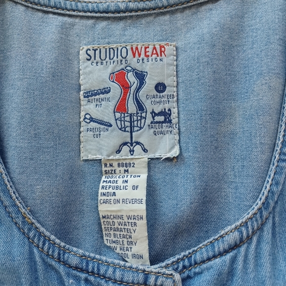 Vintage Studio Wear Romper Medium Denim ButtonUp Floral Daisies Embroidered - Picture 3 of 11